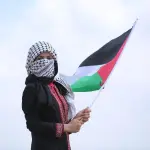 La bandiera palestinese sulla Torre del Bordello: un gesto simbolico di solidarietà