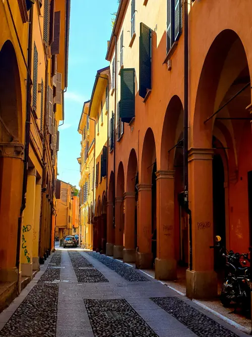 Bologna Portici: Un Viaggio tra Architettura, Storia e Passeggiate Uniche