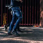 Il ritorno del pedibus: studenti in cammino con sportivi e amministratori