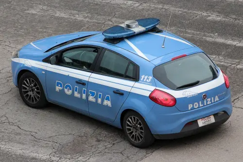 Bologna, controlli straordinari nel centro storico: un arresto, sequestri e quasi cento persone identificate