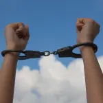 Rapina in centro a Bologna: arrestati due minorenni dopo la fuga in autobus