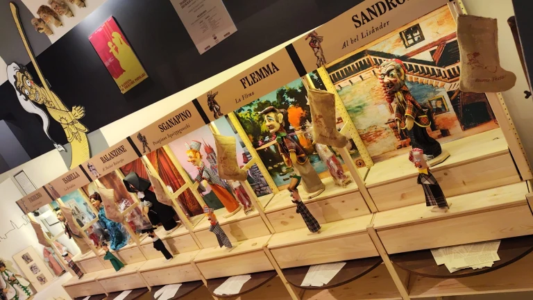Visite guidate coi burattini a Bologna: un viaggio tra artigianato e teatro