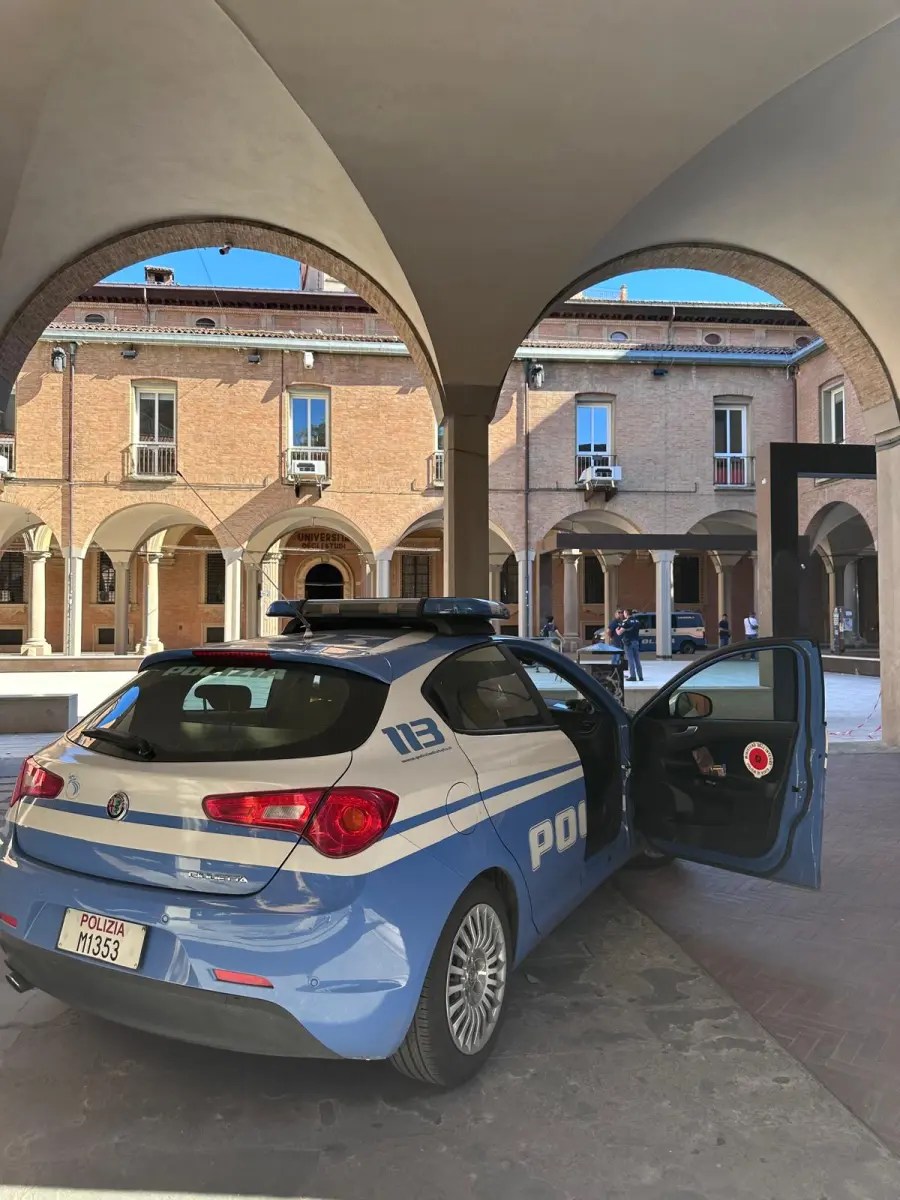Bologna, tredici denunciati dopo le tensioni all’Università per un evento sul referendum