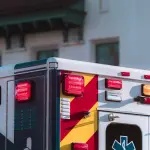 Bologna, agenti della Polizia Locale salvano un uomo colto da arresto cardiaco