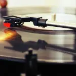 Bologna, in Salaborsa apre Sala Ascolto Vinili 2: debutto il 24 aprile