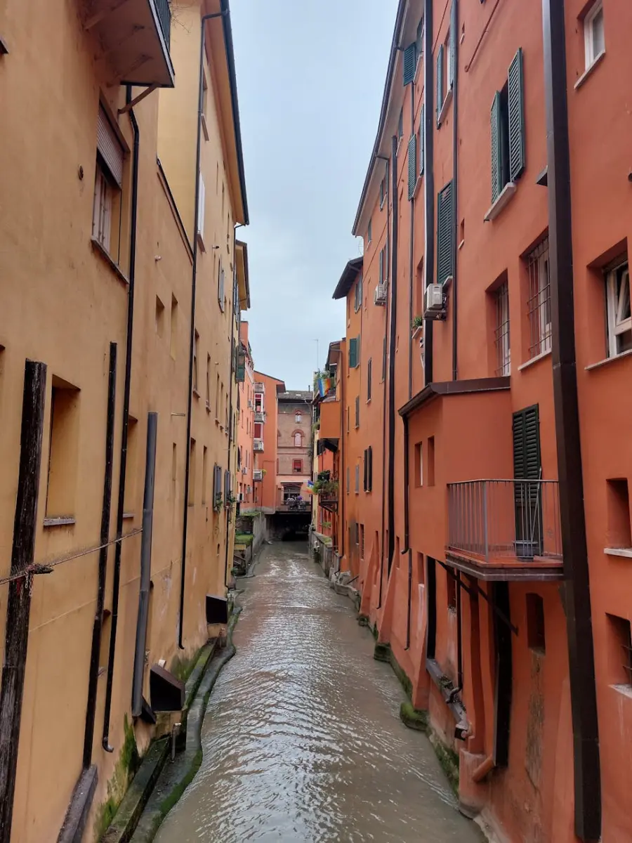 I canali coperti di Bologna sotterranea: storia della rete idrica medievale nascosta sotto la città