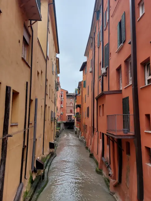 I canali coperti di Bologna sotterranea: storia della rete idrica medievale nascosta sotto la città