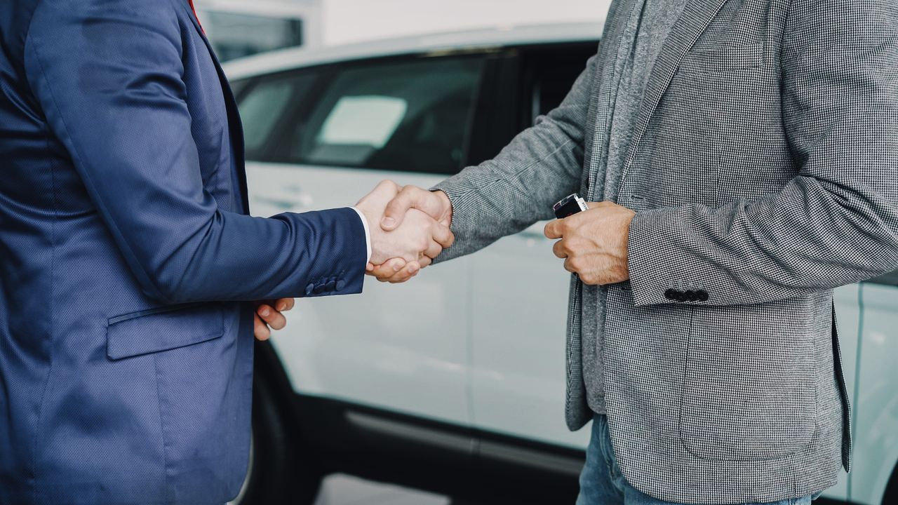 Guida all'auto usata: controlli, documenti e prova su strada