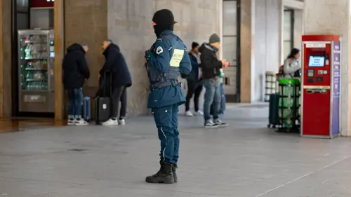 Bologna, ruba una borsa e fugge dalle celle: arrestato