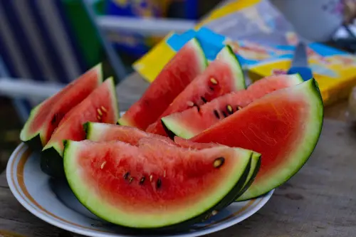 Il cocomero e le sue calorie: cosa sapere davvero su uno dei frutti più amati dell’estate